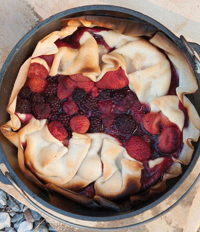 Lodge Cast Iron Camp Dutch Oven