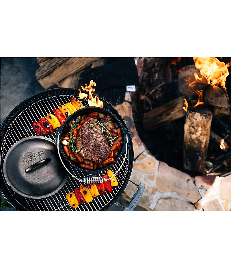 Lodge Cast Iron Dutch Oven with Bail Handle