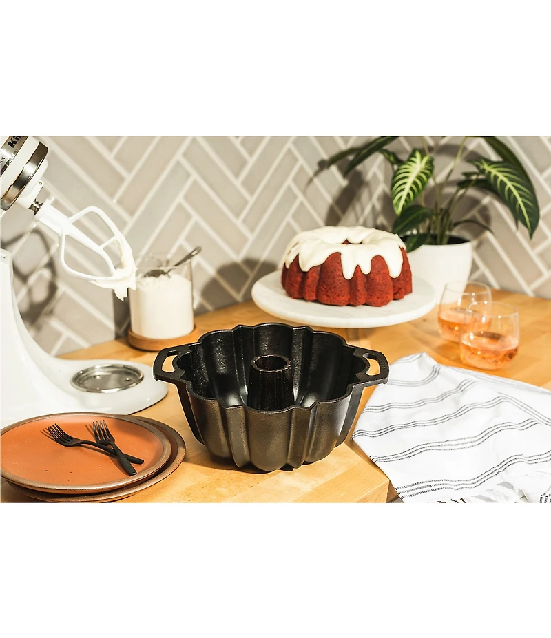 Lodge Cast Iron Seasoned Cast Iron Fluted Cake Pan