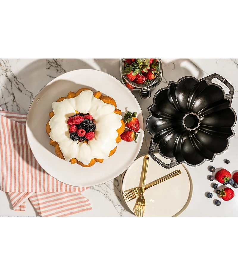 Lodge Cast Iron Seasoned Cast Iron Fluted Cake Pan