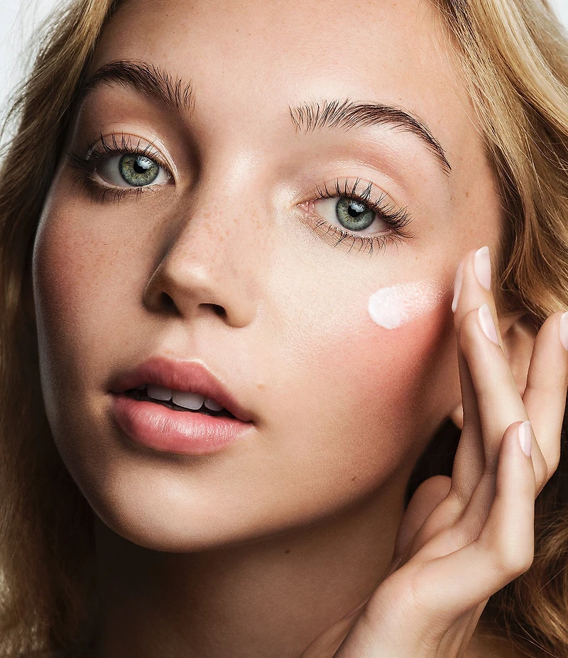 MAC Studio Radiance Moisturizing + Illuminating Silky Primer