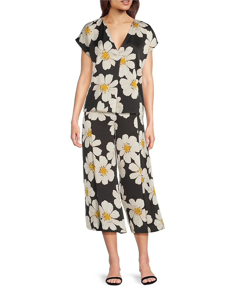 MELLODAY Coordinating Satin Daisy Print V-Neck Cap Sleeve Top