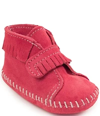 Minnetonka Girls' Front Strap Fringe Detail Bootie Crib Shoes (Infant)