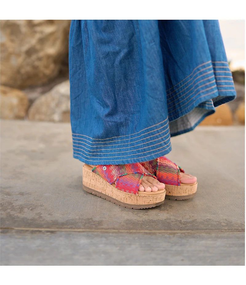 Minnetonka Posey Horizon Platform Slide Sandals