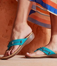 Minnetonka Silverthorne 360 Leather Thong Sandals