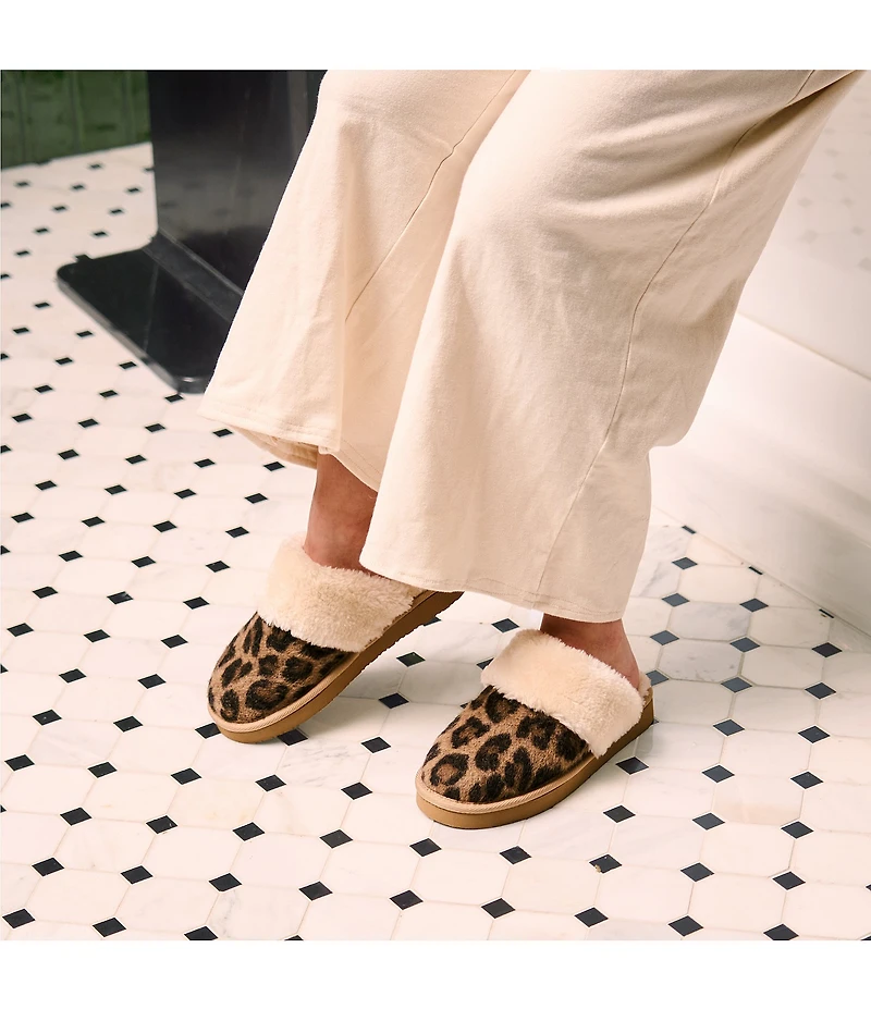 Minnetonka Women's Chesney Leopard Print Faux Fur Lined Mule Slippers