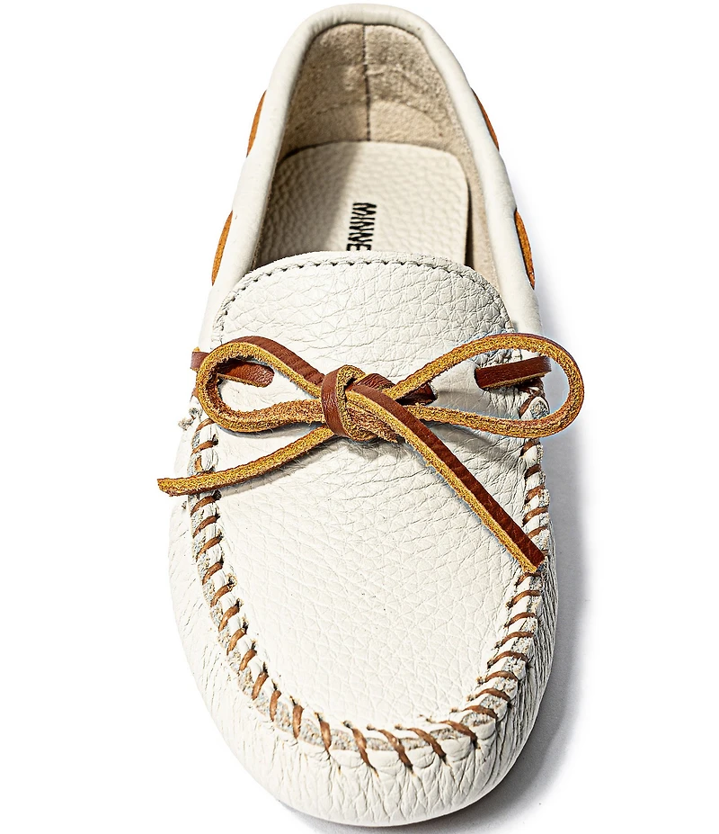 Minnetonka Women's Classic Driver Leather Bow Detail Mocassins