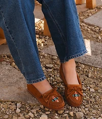 Minnetonka Women's Nizhoni Suede Beaded Kilty Moccasins