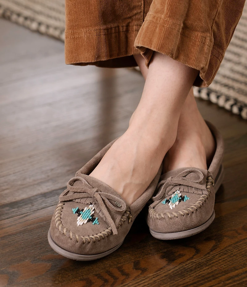 Minnetonka Women's Nizhoni Suede Beaded Kilty Moccasins