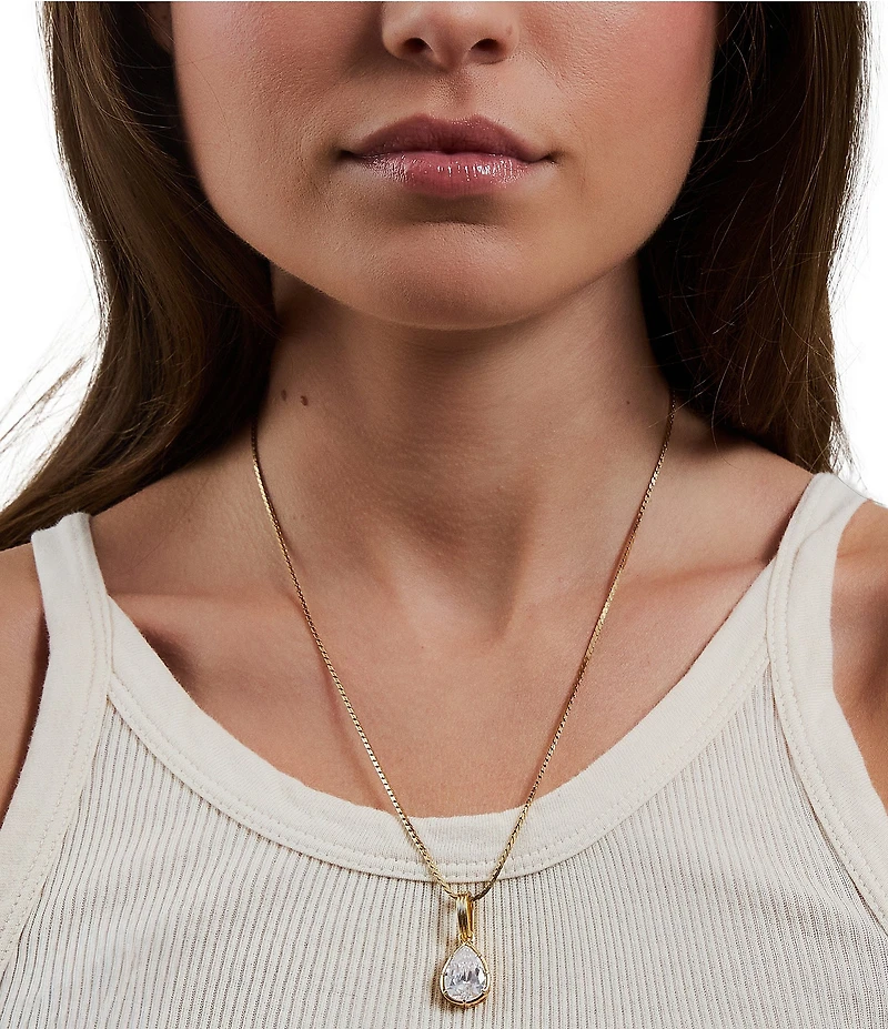 Miranda Frye Vera Short Pendant Necklace