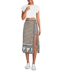 Mo Maya Leo Short Cap Sleeve Crew Neck Crop Tee