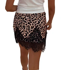 Never Fully Dressed Plus Size Maeva Leopard Printed Lace Hem Mini Skirt