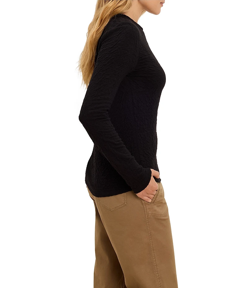 NIC + ZOE Crinkle Knit Textured Crew Neck Long Sleeve Fitted Top