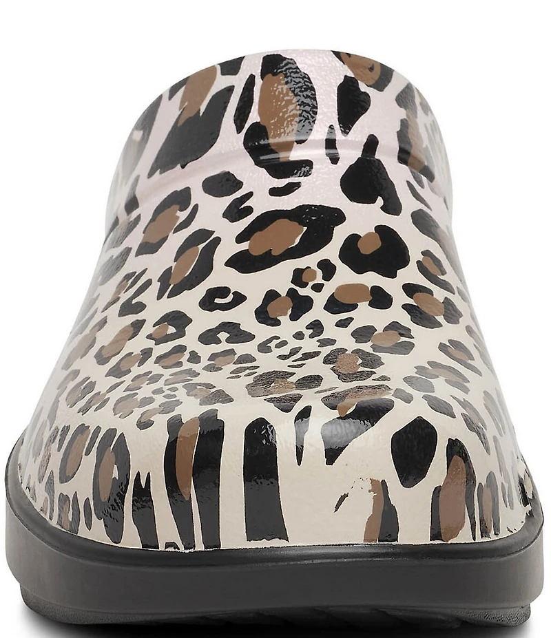 OOFOS OOcloog Leopard Clogs