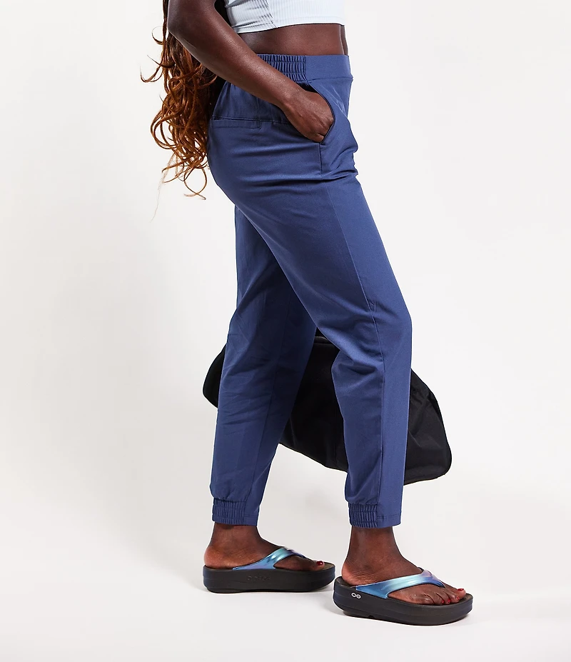 OOFOS OOmega Metallic Recovery Thong Platform Sandals