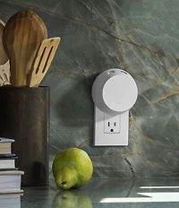 Pura 4 Smart Fragrance Diffuser x Brooklyn Candle Studio Santorini/Sunday Morning Fragrance Set