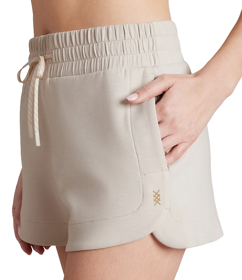 RHONE DREAMGLOW™ 3#double; Pull On Shorts