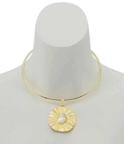 Robert Lee Morris Soho Textured Coin Pearl Pendant Sculpted Collar Necklace