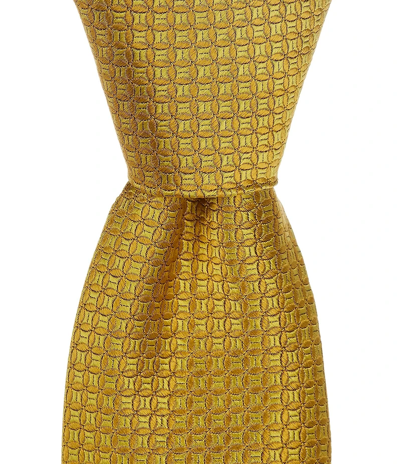 Roundtree & Yorke Smiths Solid 3 3/8#double; Woven Silk Tie