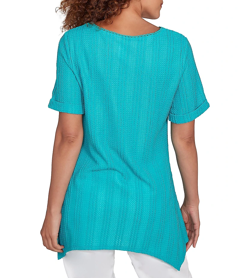 Ruby Rd. Petite Size Textured Solid Knit Crinkle Stripe Round Neck Short Sleeve Sharkbite Hem Top