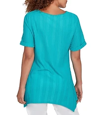 Ruby Rd. Petite Size Textured Solid Knit Crinkle Stripe Round Neck Short Sleeve Sharkbite Hem Top