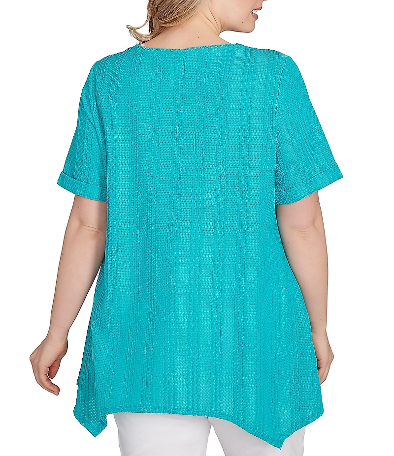Ruby Rd. Plus Size Textured Solid Knit Crinkle Stripe Round Neck Short Sleeve Sharkbite Hem Top