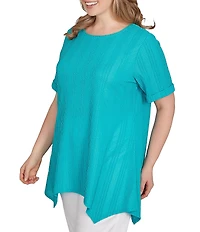 Ruby Rd. Plus Size Textured Solid Knit Crinkle Stripe Round Neck Short Sleeve Sharkbite Hem Top