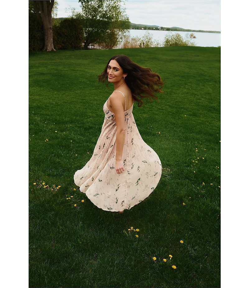 Rya Collection Breeze Sleeveless V-Neck Floral Chiffon Gown