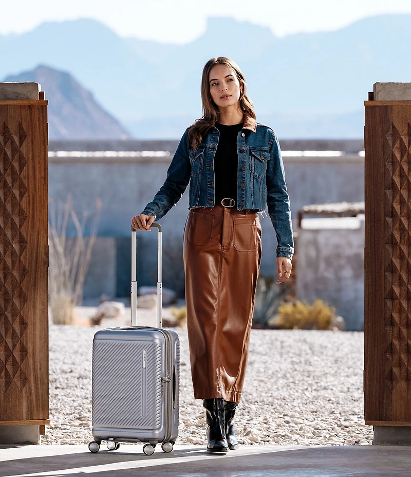 Samsonite LiteSpin 2 Hardship Carry-on Spinner Luggage