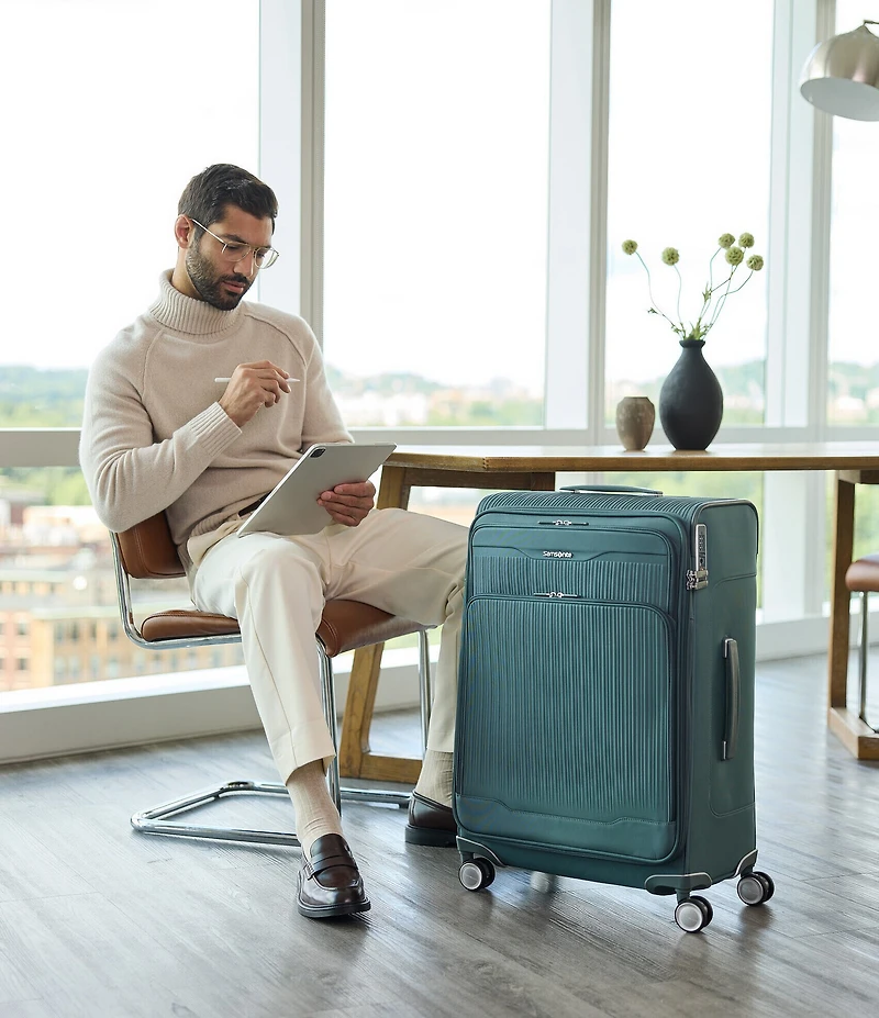 Samsonite Silhouette 18 Softside Medium Spinner