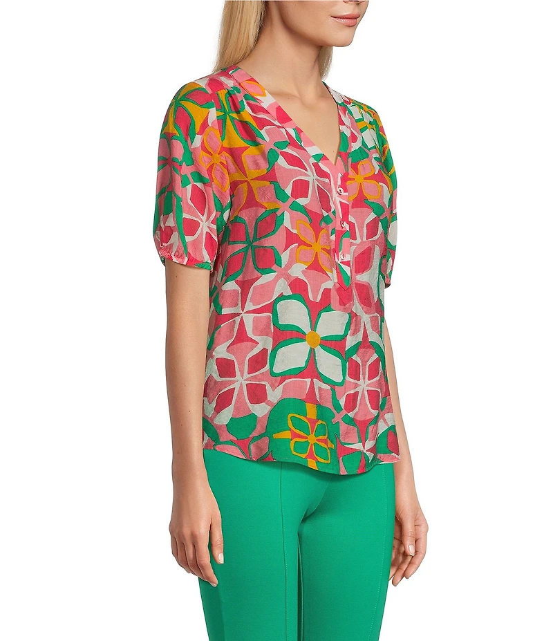 Slim Factor By Investments Julia Azalea Fashion Geo Print V-Neck Short Sleeve Top