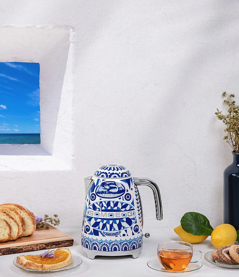 Smeg x Dolce & Gabbana Blu Mediterraneo 50's Retro Electric Kettle