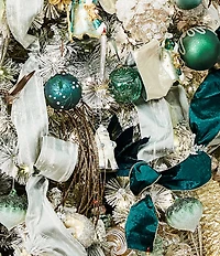 Southern Living Evergreen Collection Yeti Glass Ornament