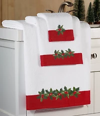 Southern Living Holiday Collection Garland Embroidered Bath Towels