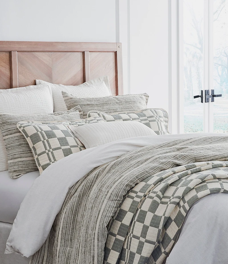 Southern Living Simplicity Collection Hayden Matelasse Quilted Comforter