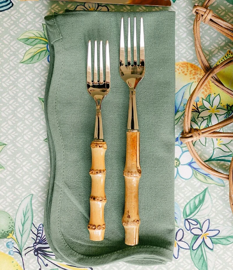 Southern Living Solid Scallop with Napkins, Set of 4