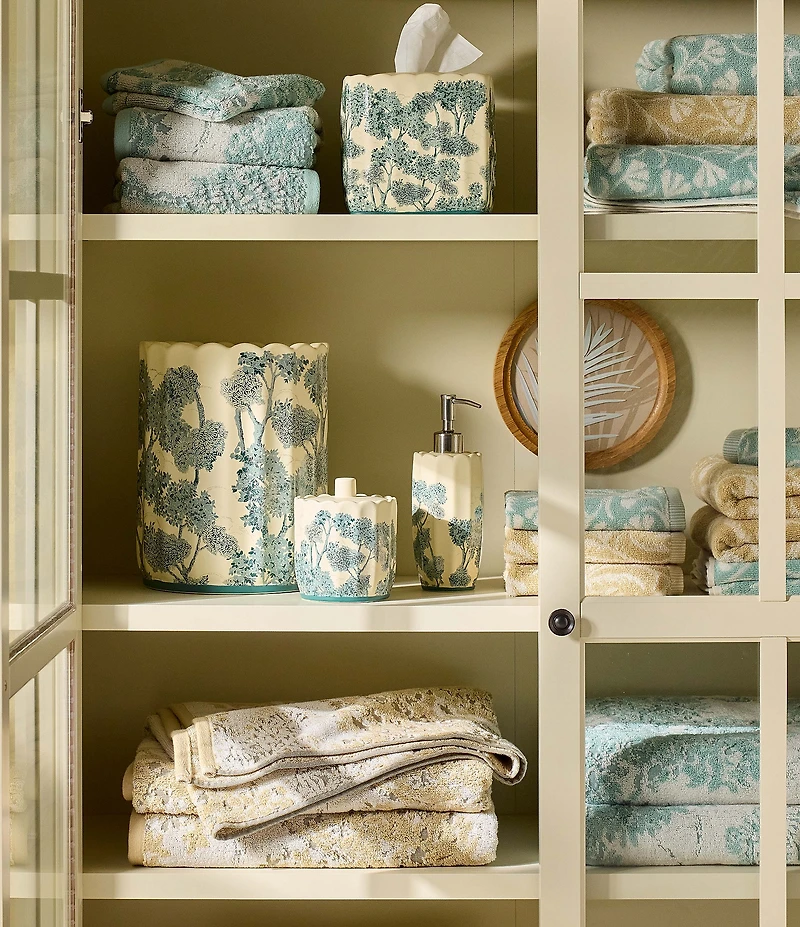 Southern Living Willa Collection Scalloped Ceramic Tissue Box Cover