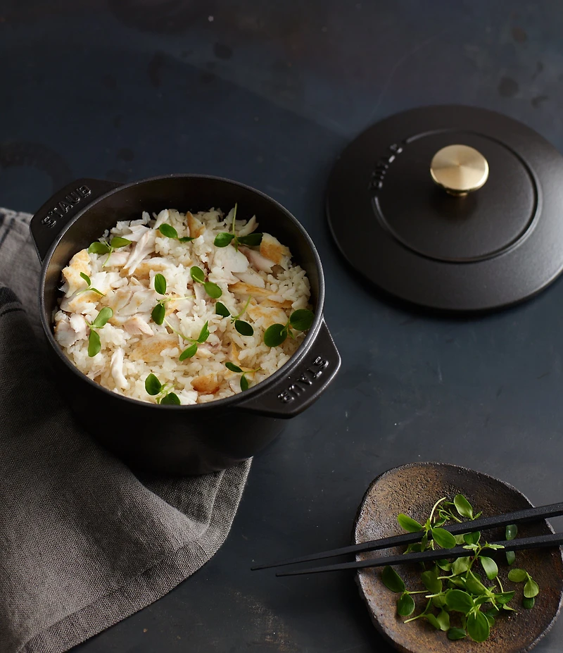 Staub Cast Iron 1.5 qt. Round Petite French Oven