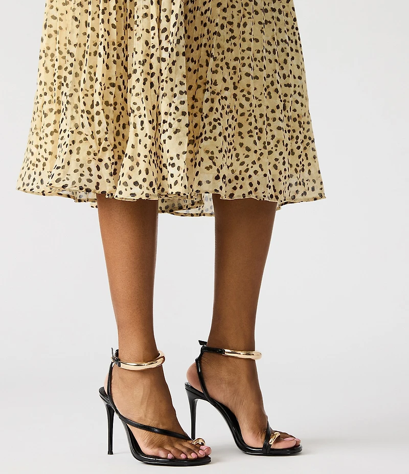 Steve Madden Tia Toe Loop Ankle Strap Hardware Dress Sandals