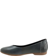 Trotters Iris Leather Ballet Flats