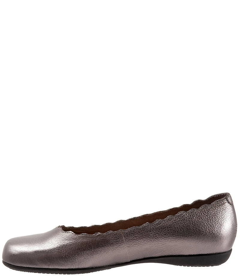 Trotters Sabine Leather Scalloped Slip-On Flats