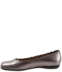 Trotters Sabine Leather Scalloped Slip-On Flats