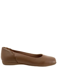 Trotters Sunny Leather Scalloped Ballet Flats