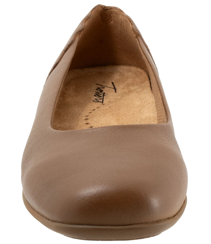 Trotters Sunny Leather Scalloped Ballet Flats