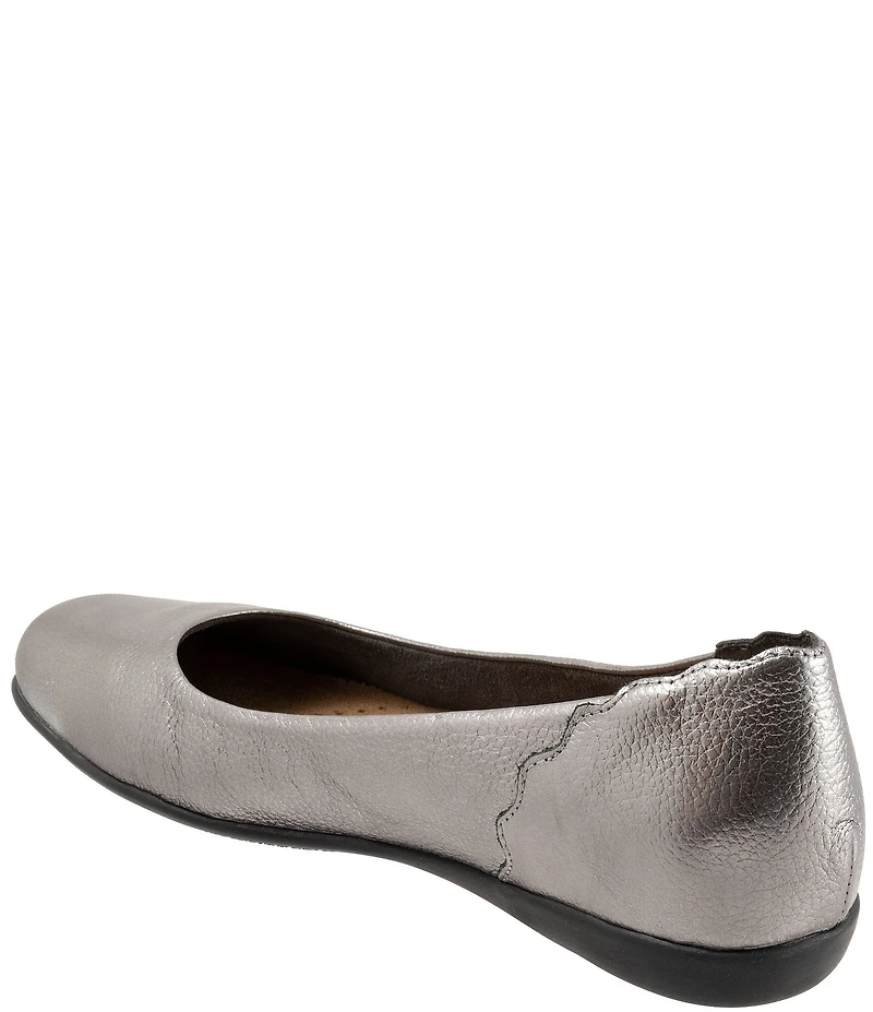 Trotters Sunny Leather Scalloped Ballet Flats