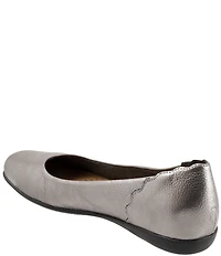 Trotters Sunny Leather Scalloped Ballet Flats