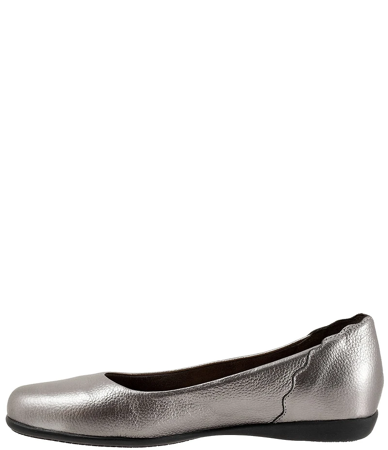Trotters Sunny Leather Scalloped Ballet Flats