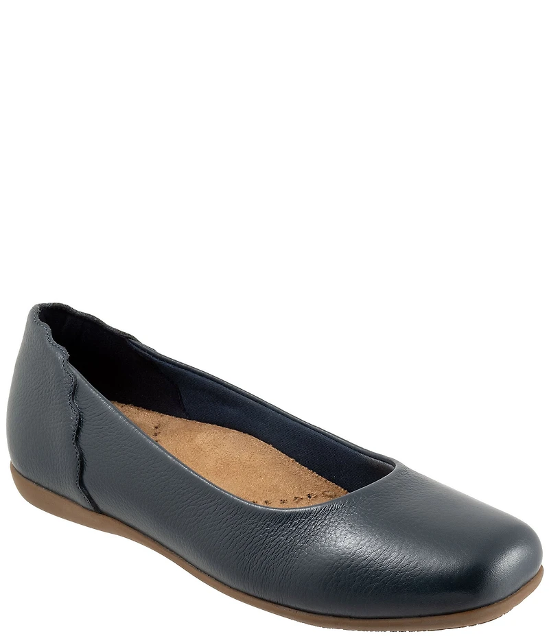 Trotters Sunny Leather Scalloped Ballet Flats