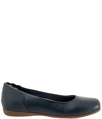 Trotters Sunny Leather Scalloped Ballet Flats