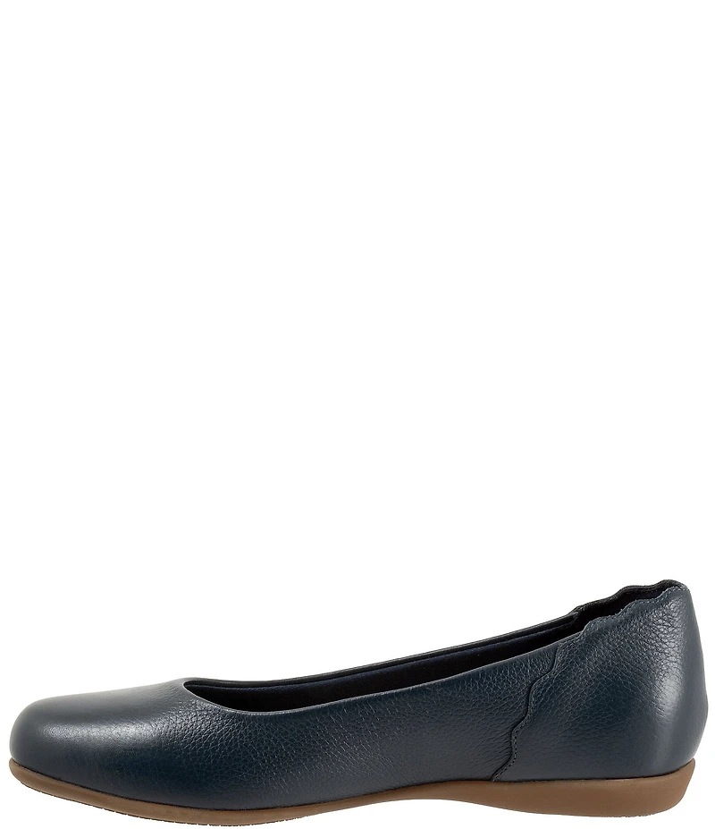Trotters Sunny Leather Scalloped Ballet Flats